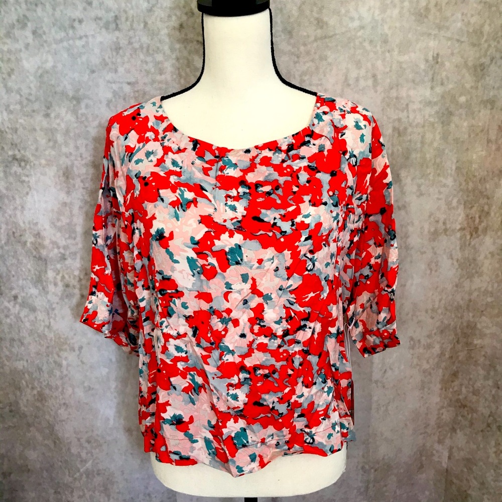 Beautiful NWT Forever 21 Floral Blouse, size L